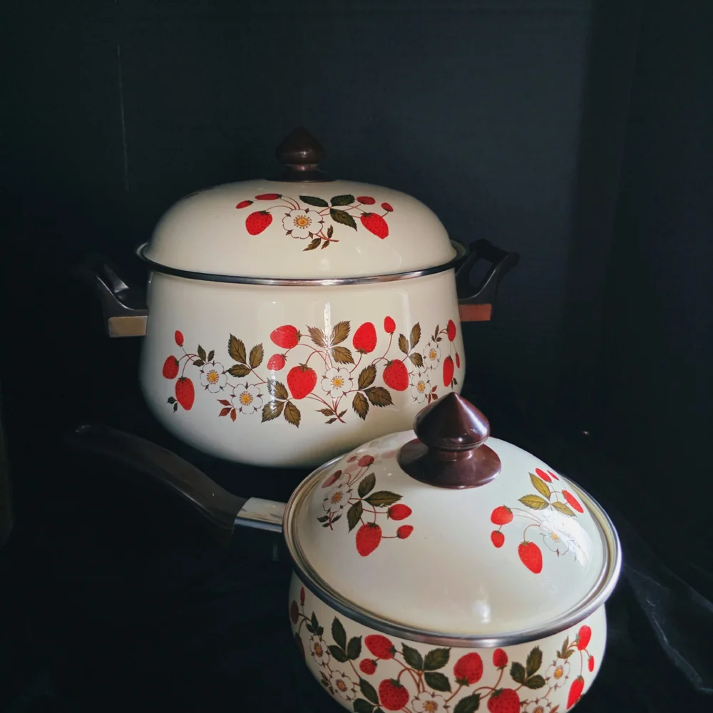 Strawberry Pattern Cookware Set - Picture 2 of 6